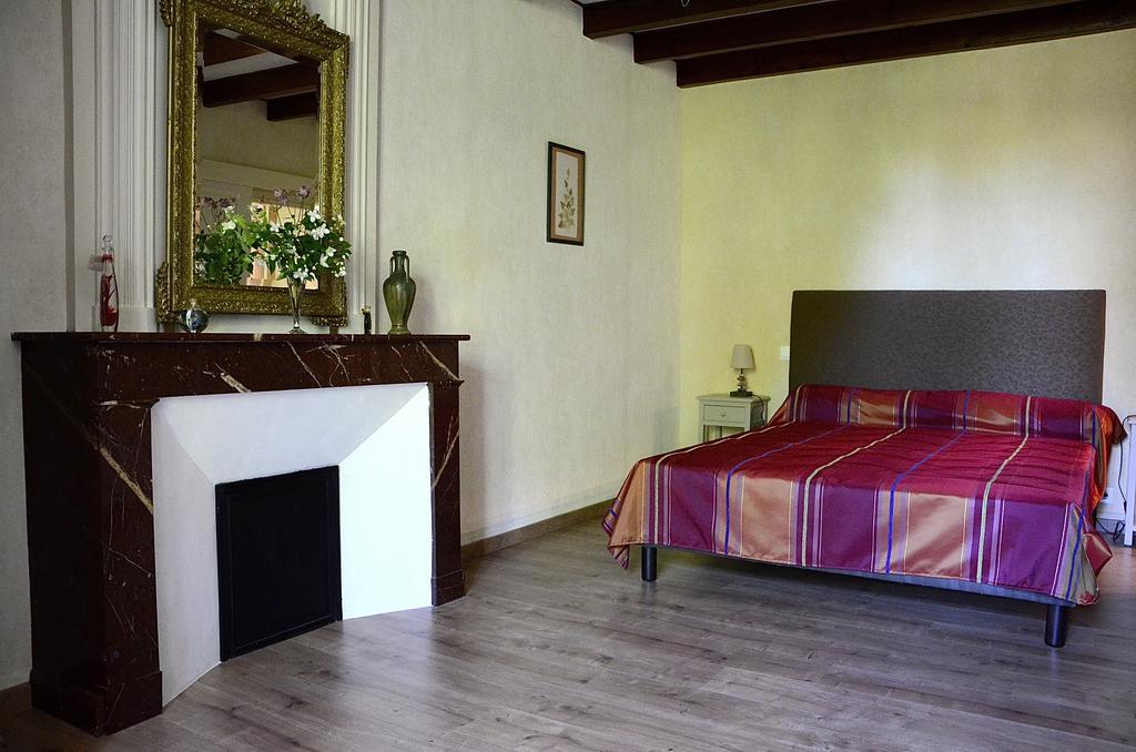 Le Vieux Noyer Bed & Breakfast Saint-Maurice-de-Tavernole Room photo