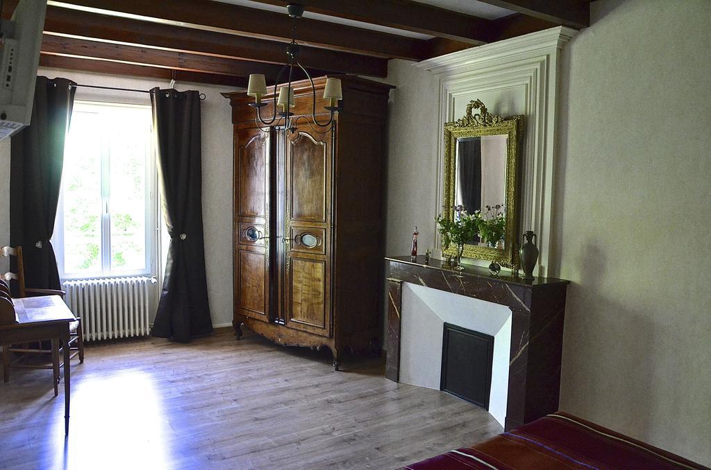 Le Vieux Noyer Bed & Breakfast Saint-Maurice-de-Tavernole Room photo